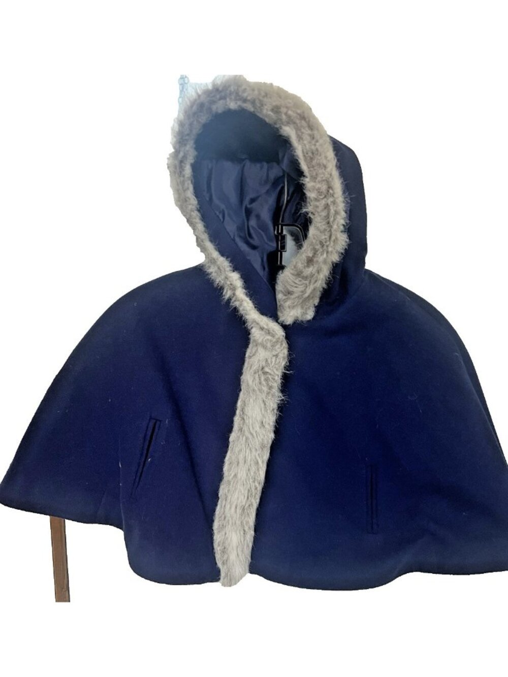 Janie and Jack Bonjour Faux Fur French Navy Blue Cape size 3-4.    G